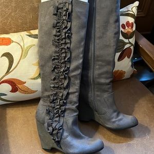 Wedge heeled, ruffle trimmed boots size 7, Kohl’s Riva design